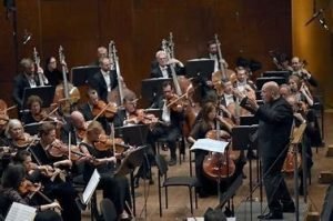 Hobbytrainingen, muzikale cursussen, instrumenten. Leer de achterliggende theorie van de muziek, met een online cursus muziektheorie.