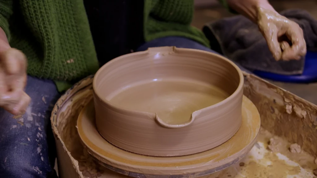 Hobbytrainingen, creatieve cursussen, pottenbakken. Ben jij klaar om meer te leren over het draaien van aardewerk? Met deze cursus beter draaien worden jouw potten nog mooier.